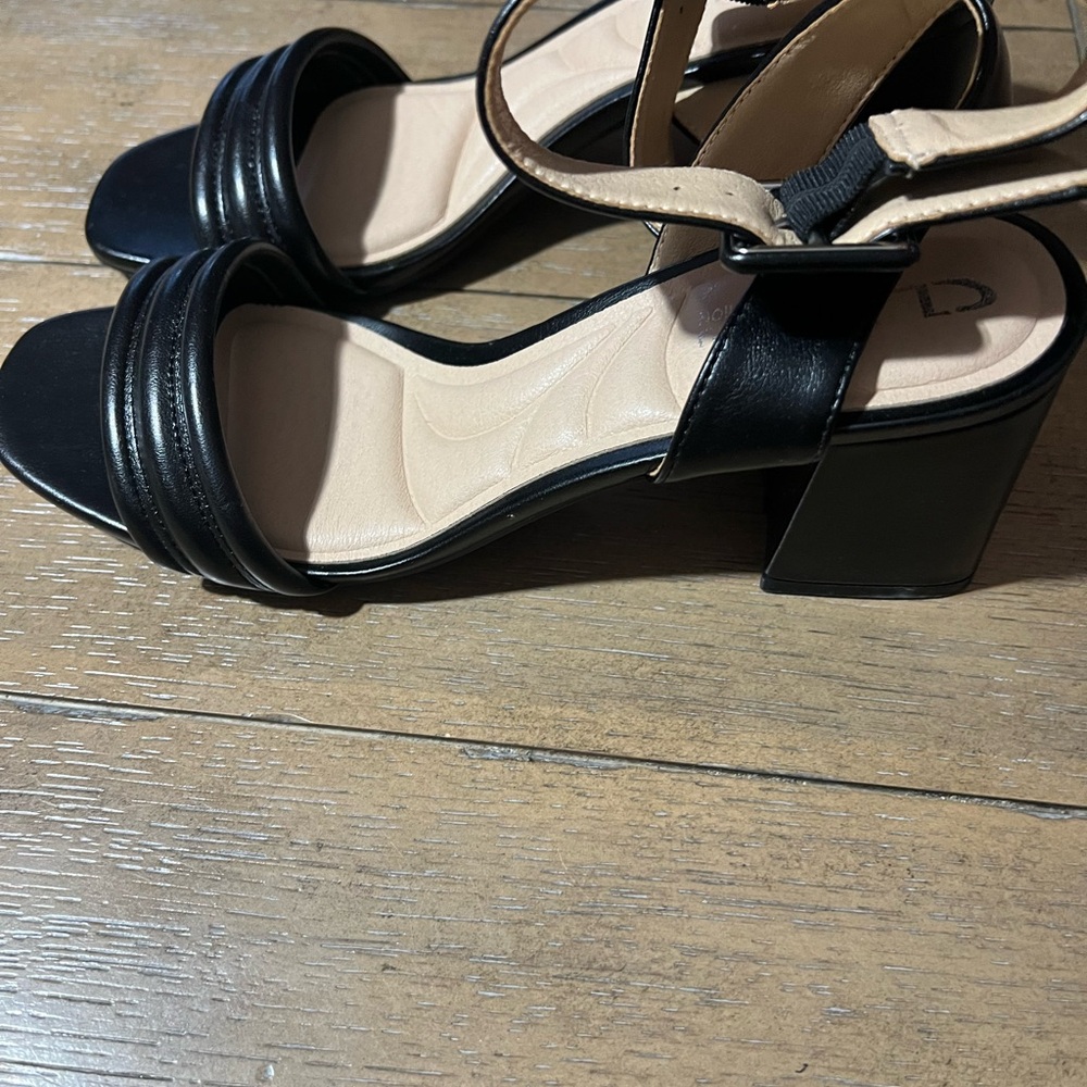 CL Laundry Black Women's Sandals with blocked heel - Picture 2 of 7